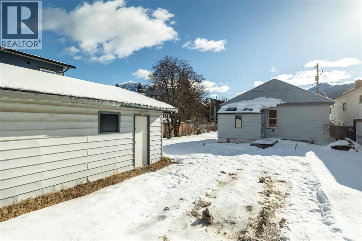 621 8TH AVENUE LOT# 2 - 25