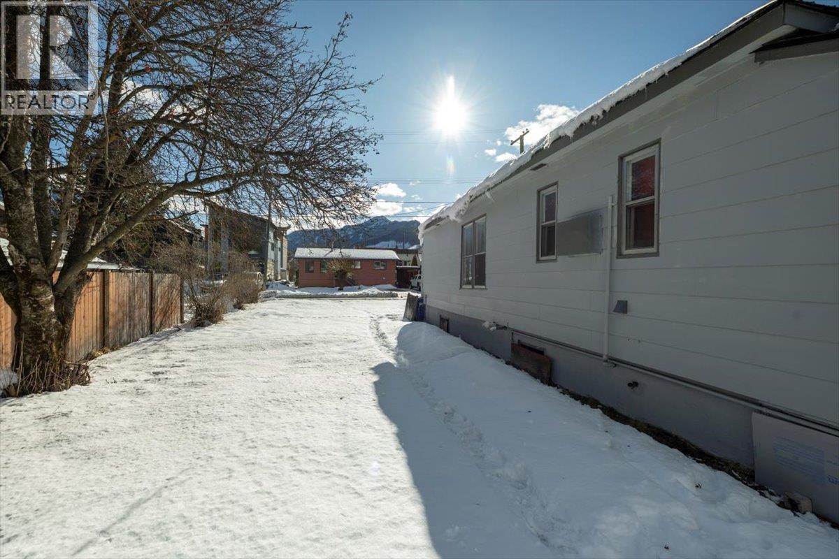 621 8TH AVENUE LOT# 2 - 27