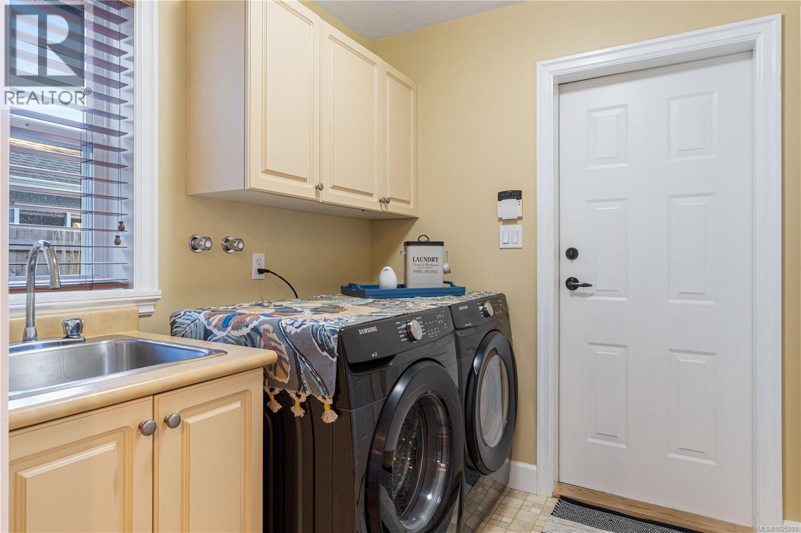 609 Viking Way, Parksville