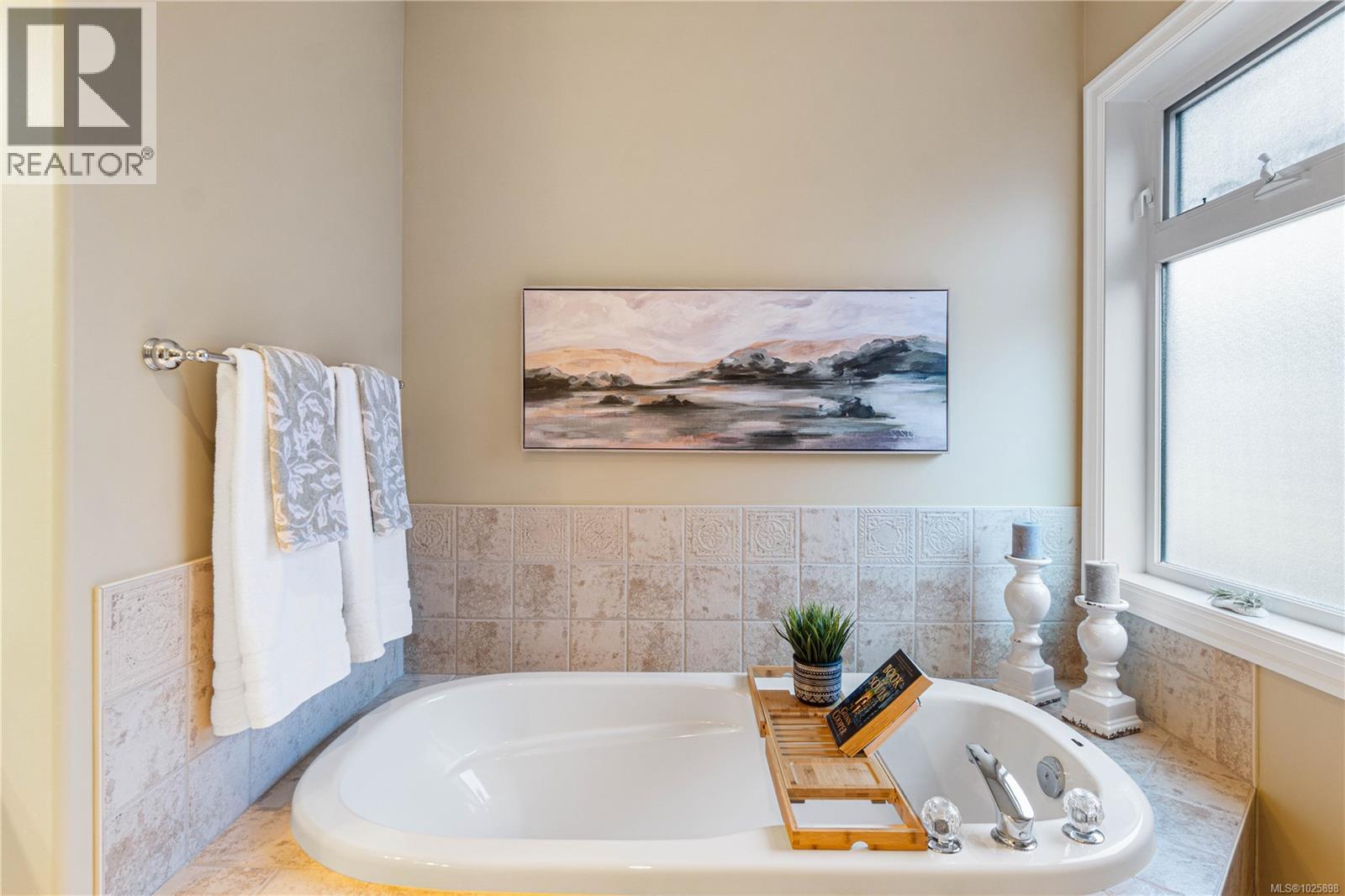 609 Viking Way, Parksville