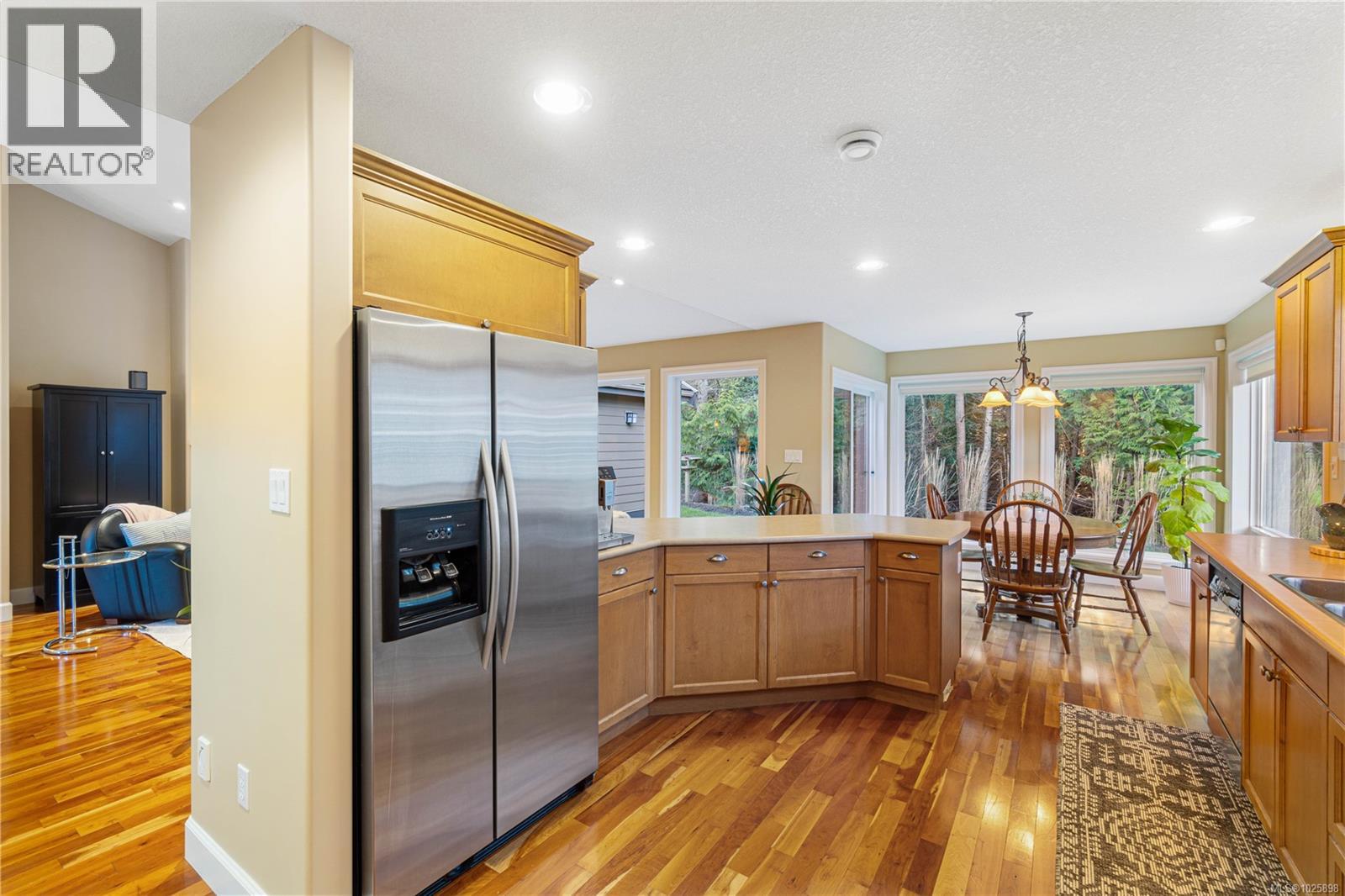 609 Viking Way, Parksville