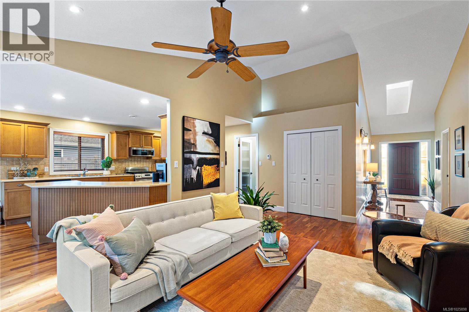 609 Viking Way, Parksville