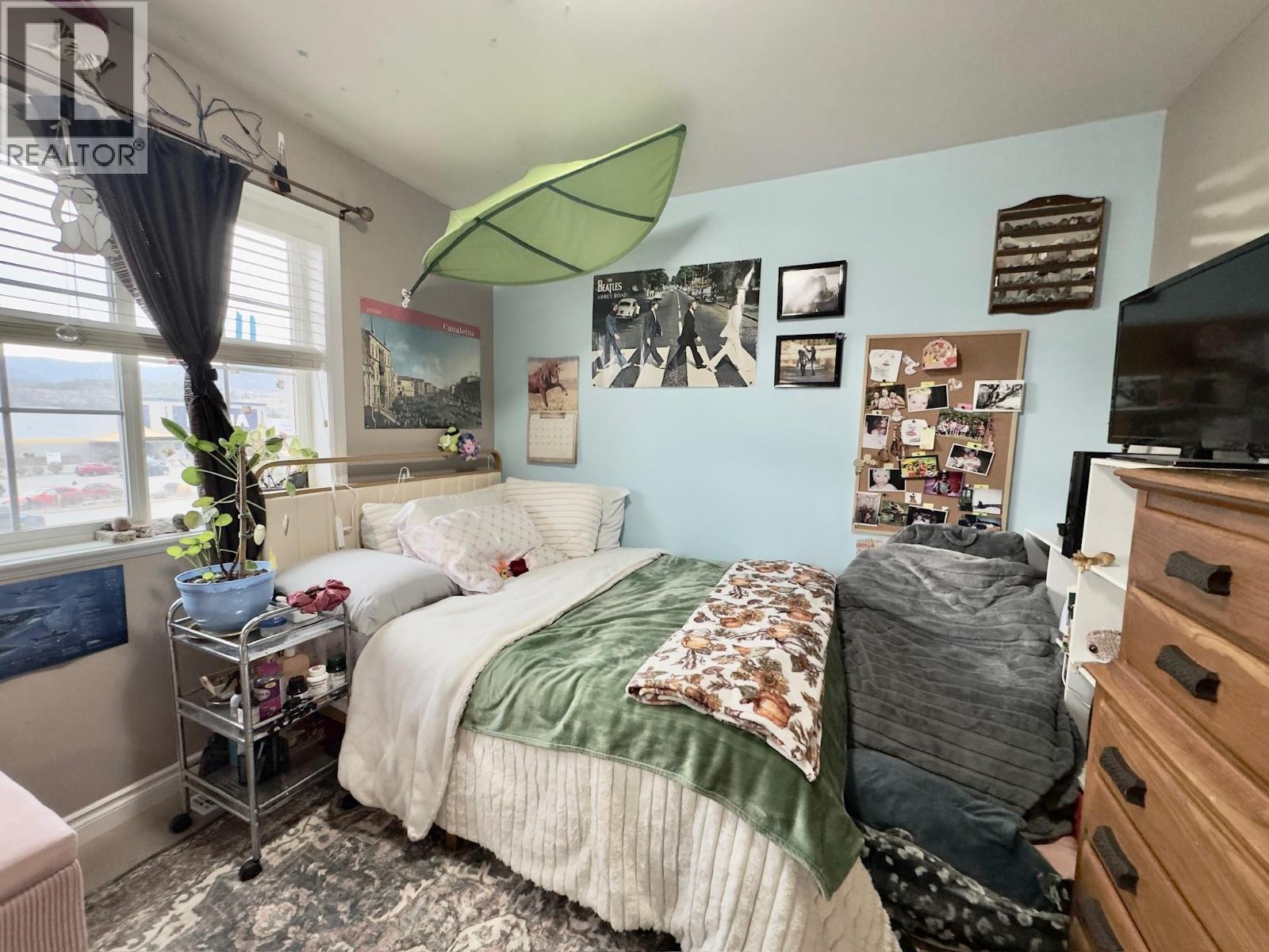 #114 340 Hastings Avenue - 33