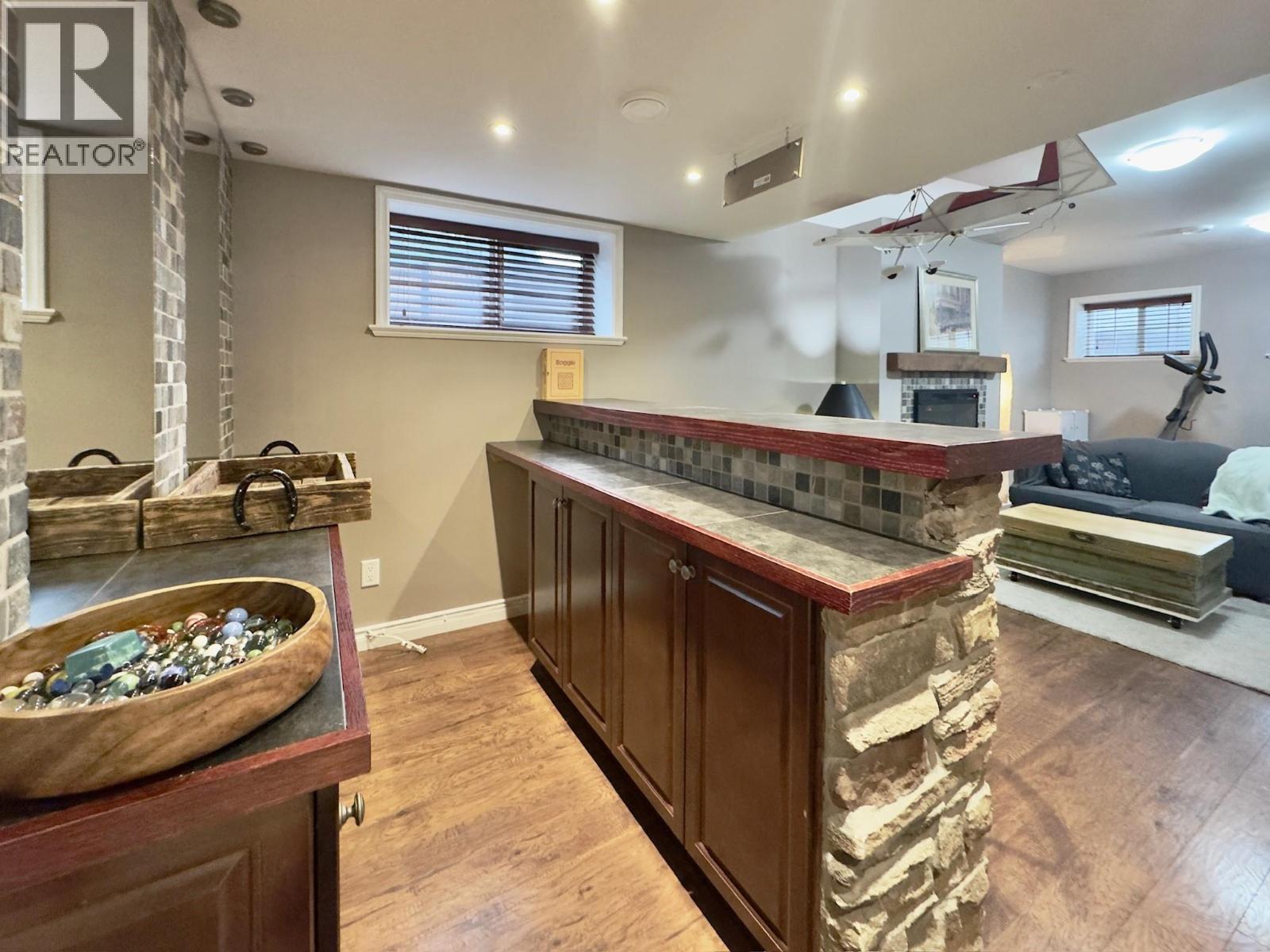 #114 340 Hastings Avenue - 38