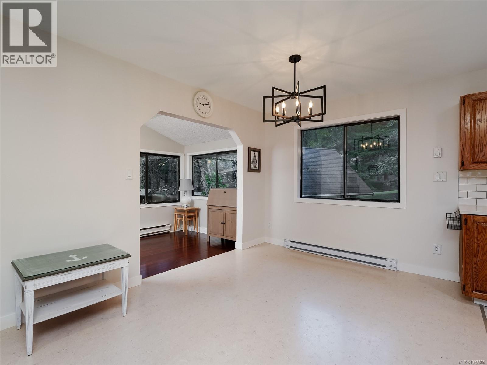  905 Gade Road, Langford