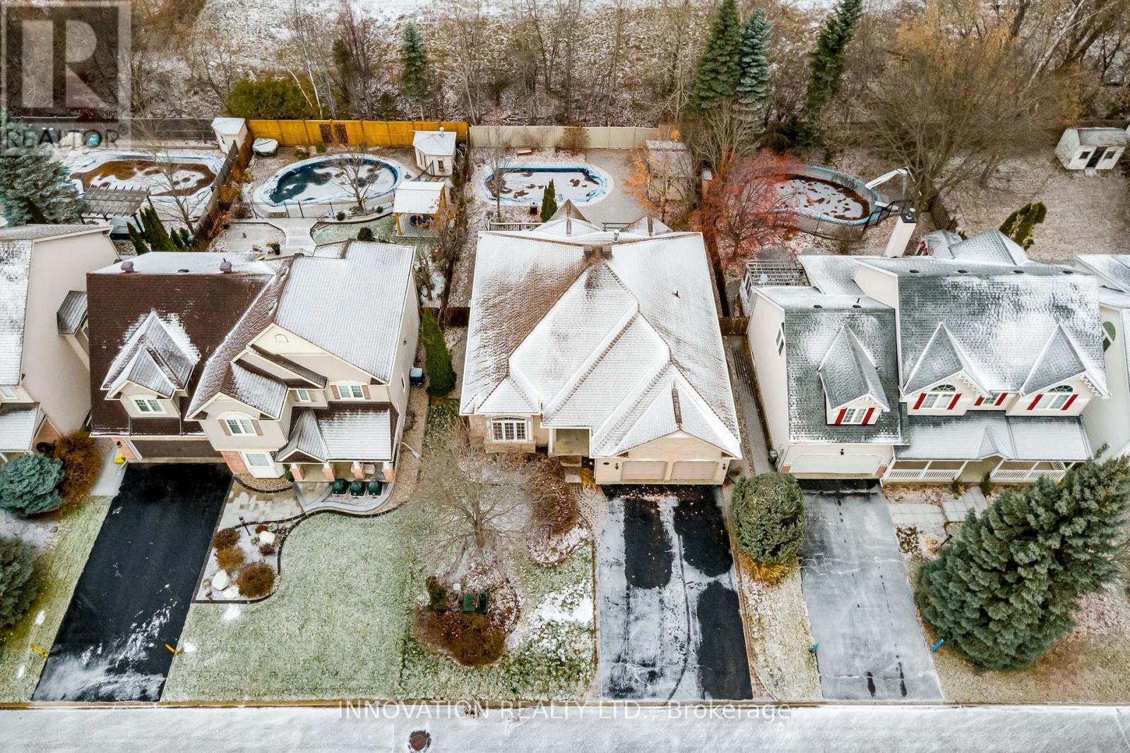 Oversized landscaped rear yard!