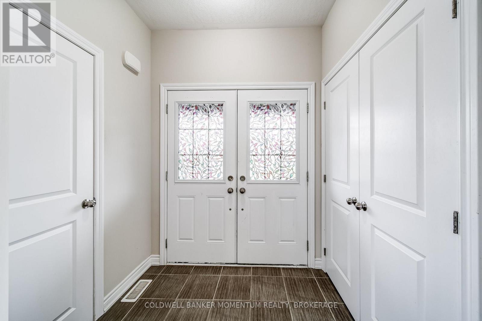 139 ISABELLA DRIVE - 4