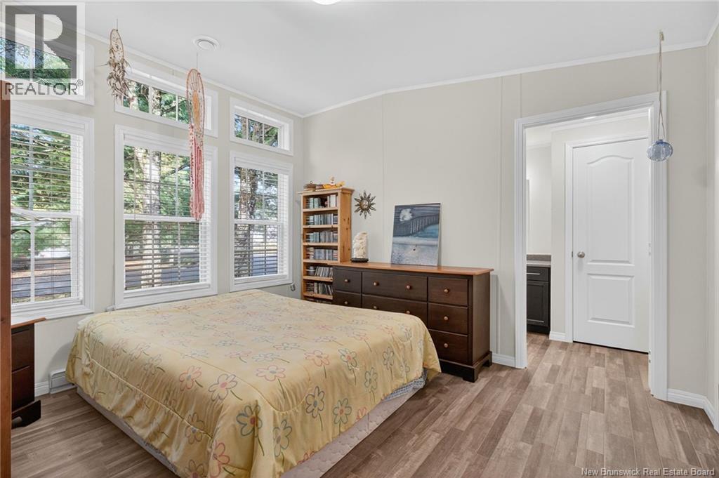 2 Larchwood Street - 16