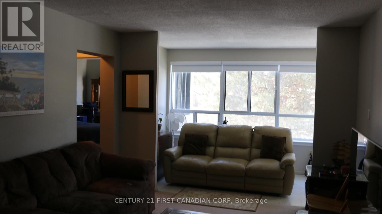 #207 600 GRENFELL DRIVE - 4