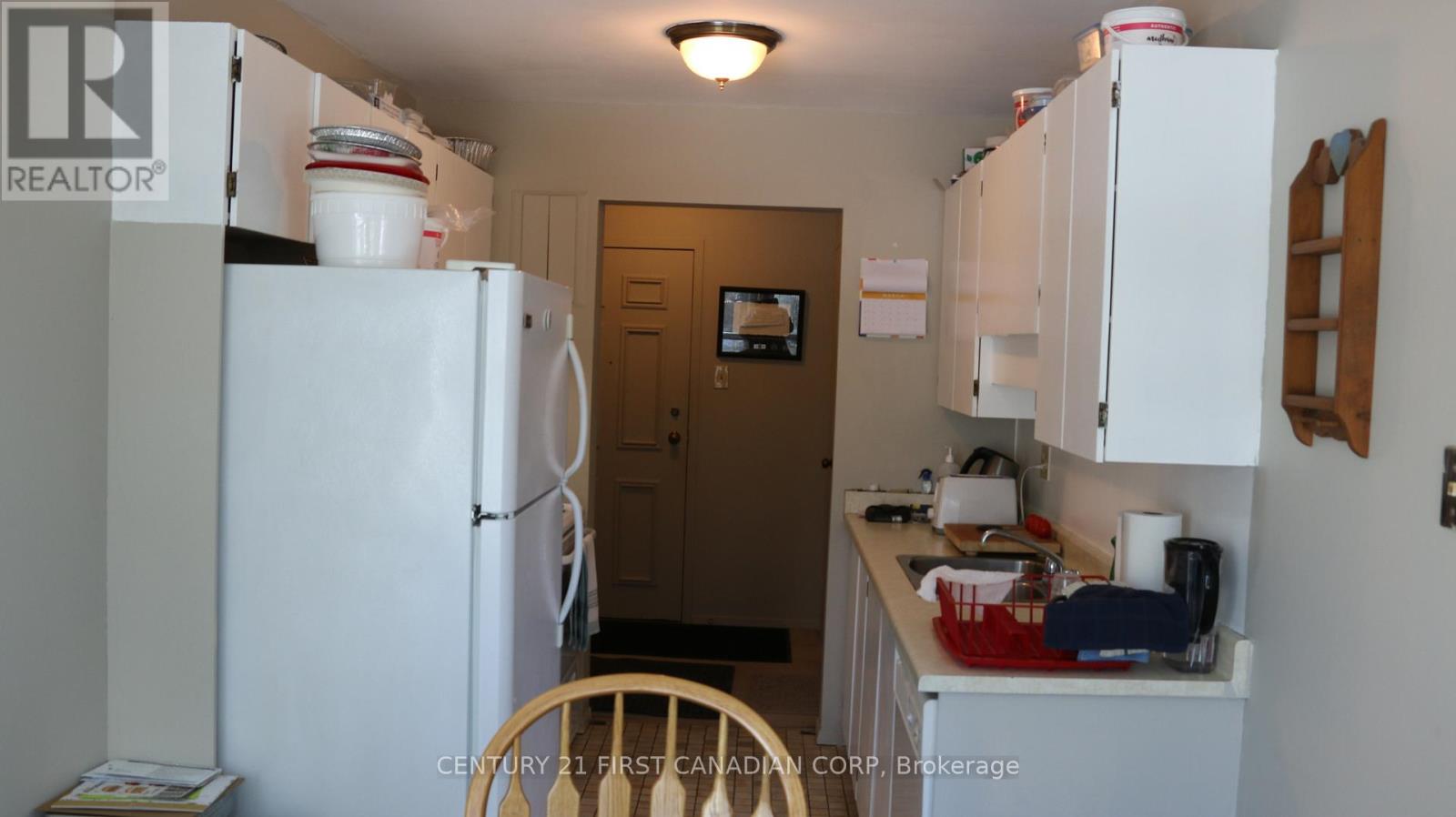 #207 600 GRENFELL DRIVE - 7