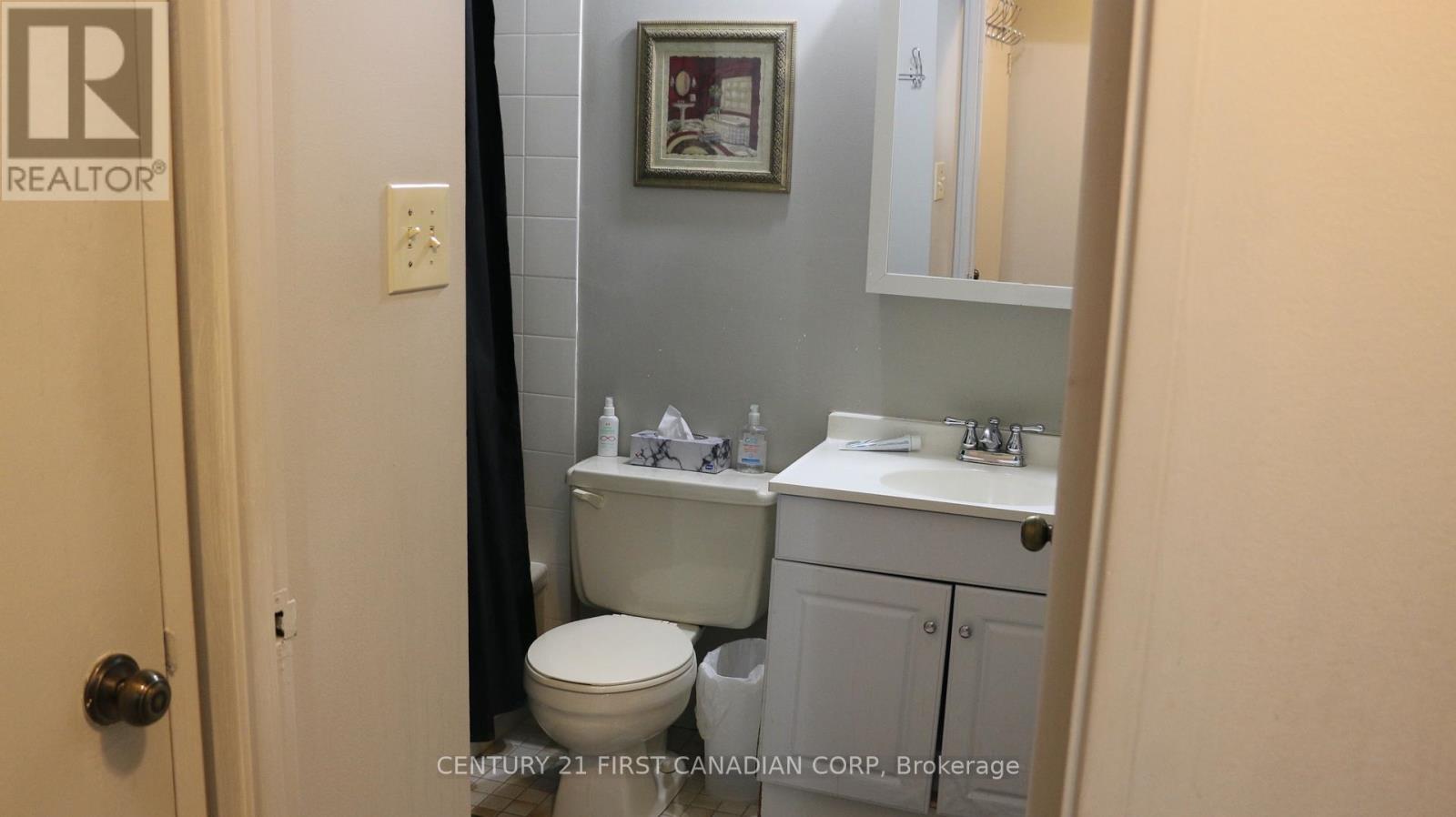 #207 600 GRENFELL DRIVE - 8