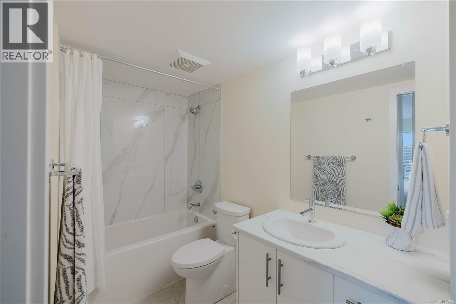 #304 689 BAY ST - 16