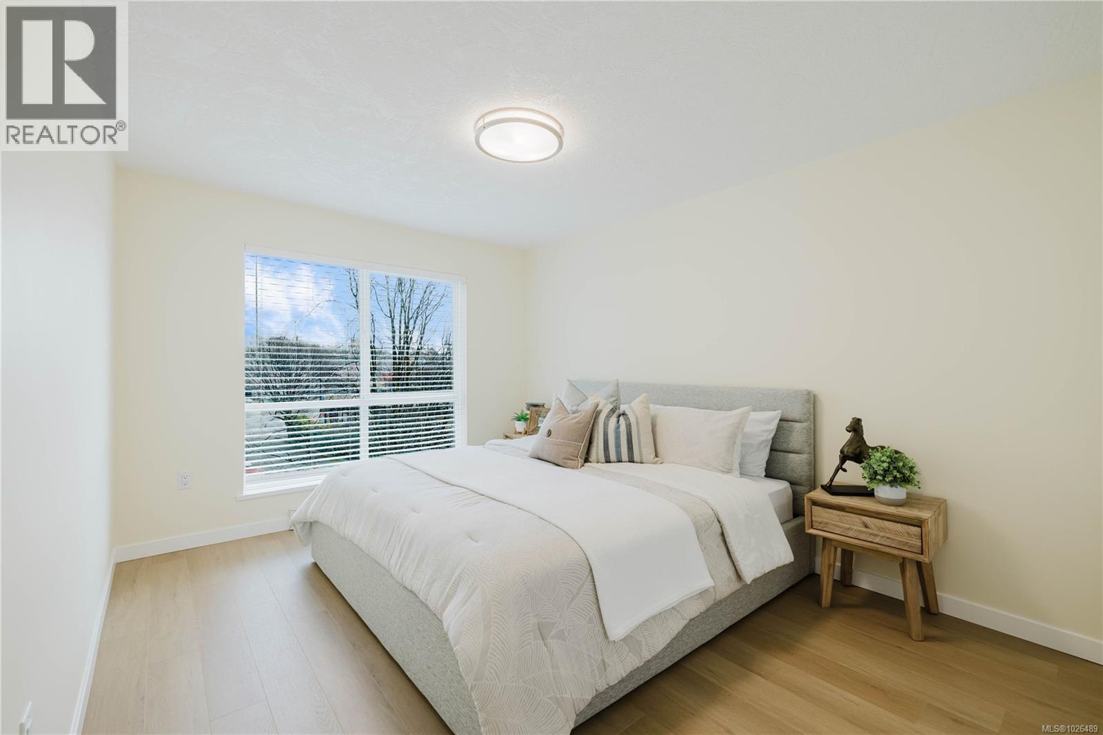 #304 689 BAY ST - 17