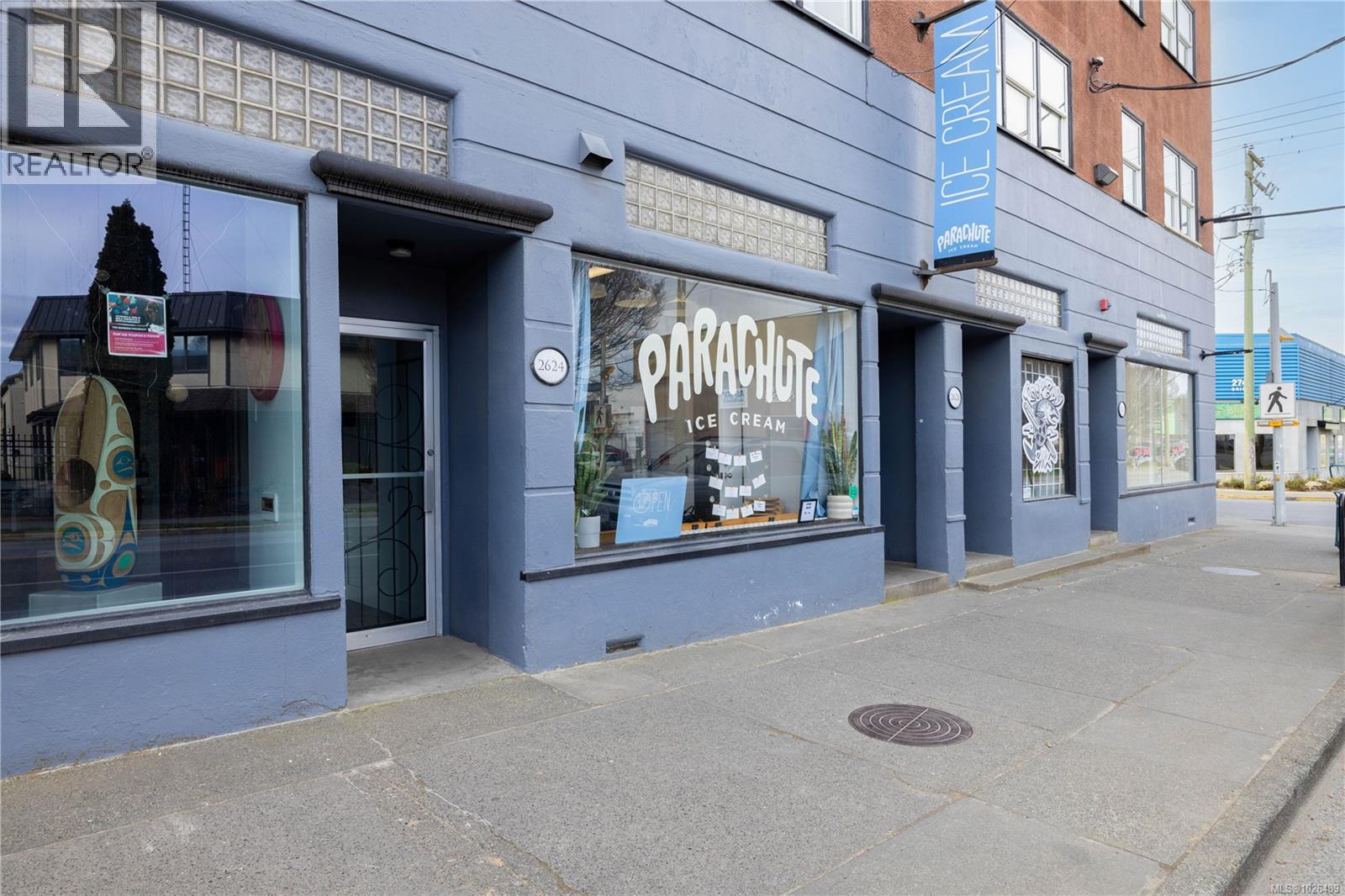 #304 689 BAY ST - 26