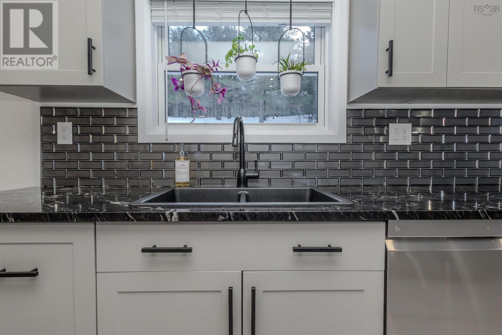 Property 12 of 43 of 58 MacBelger Crescent