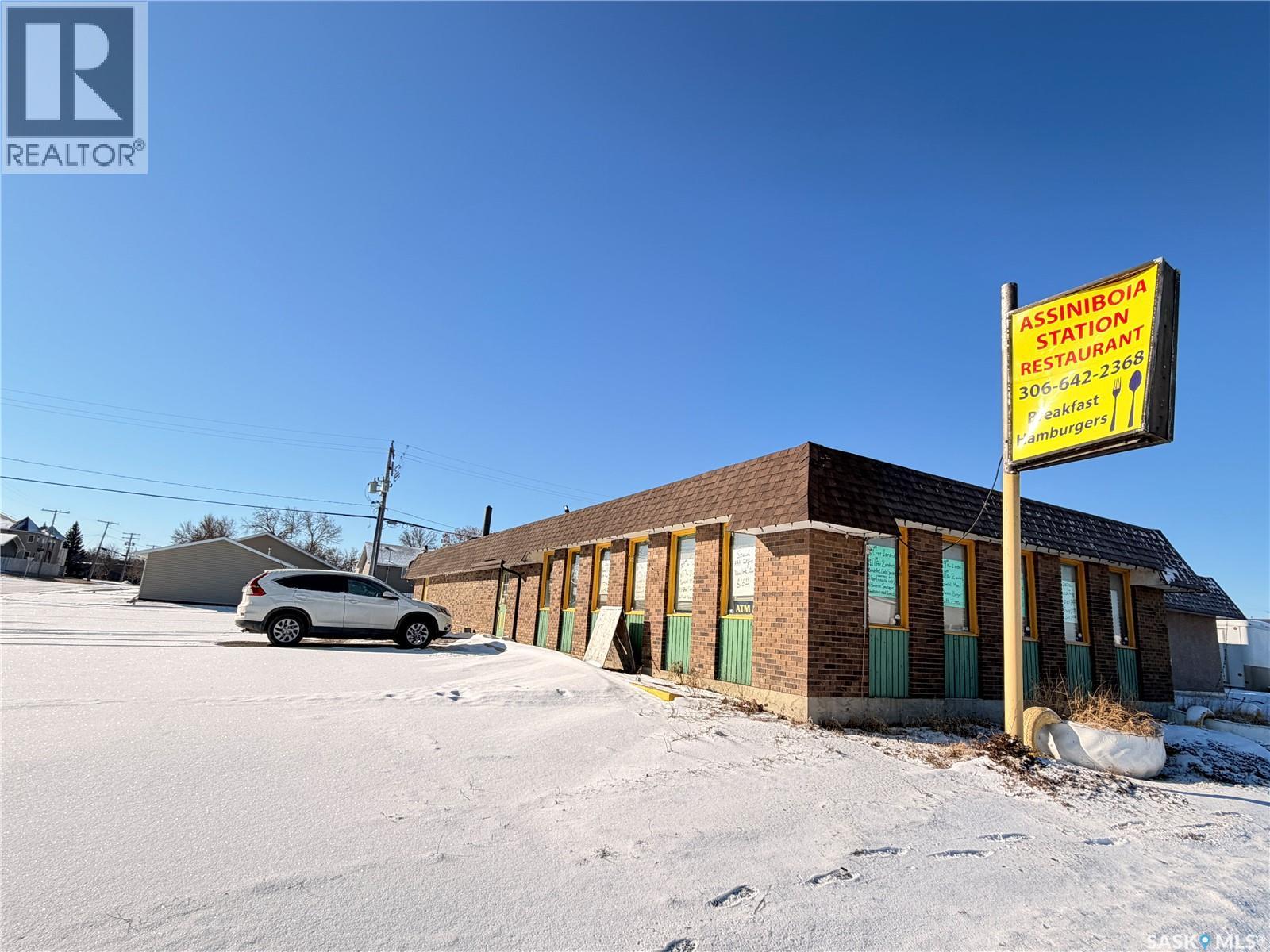 305 1st AVENUE W - photo 2