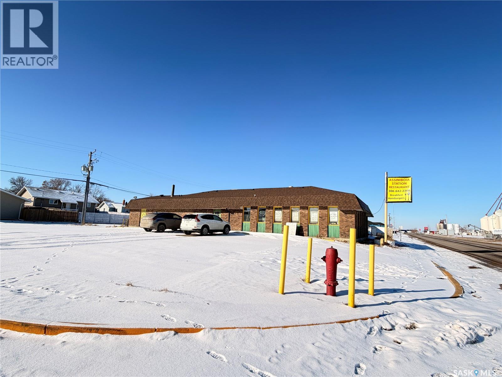 305 1st AVENUE W - photo 3