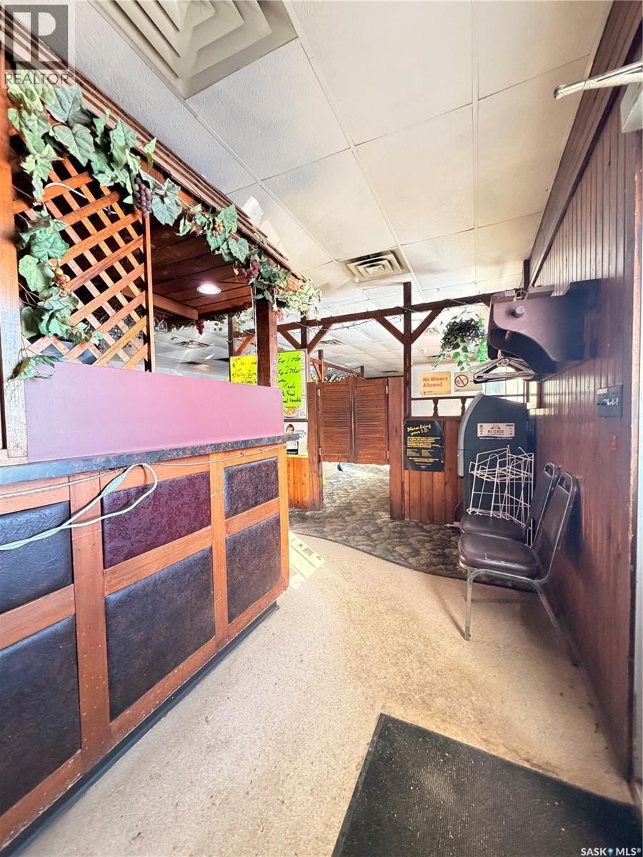 305 1st AVENUE W - photo 4