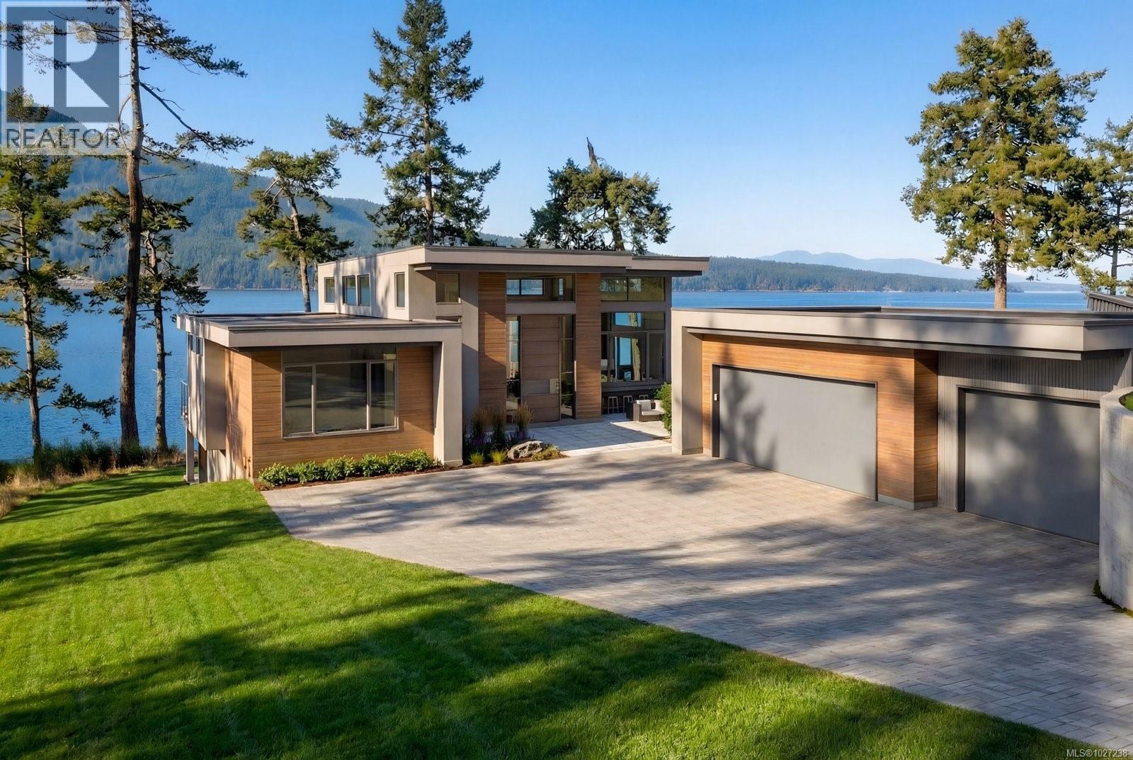 770 Lands End Road, North Saanich