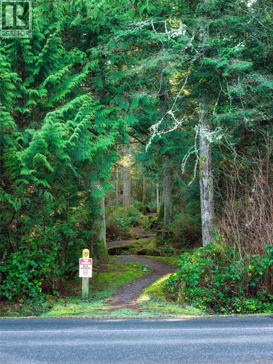  770 Lands End Road, North Saanich