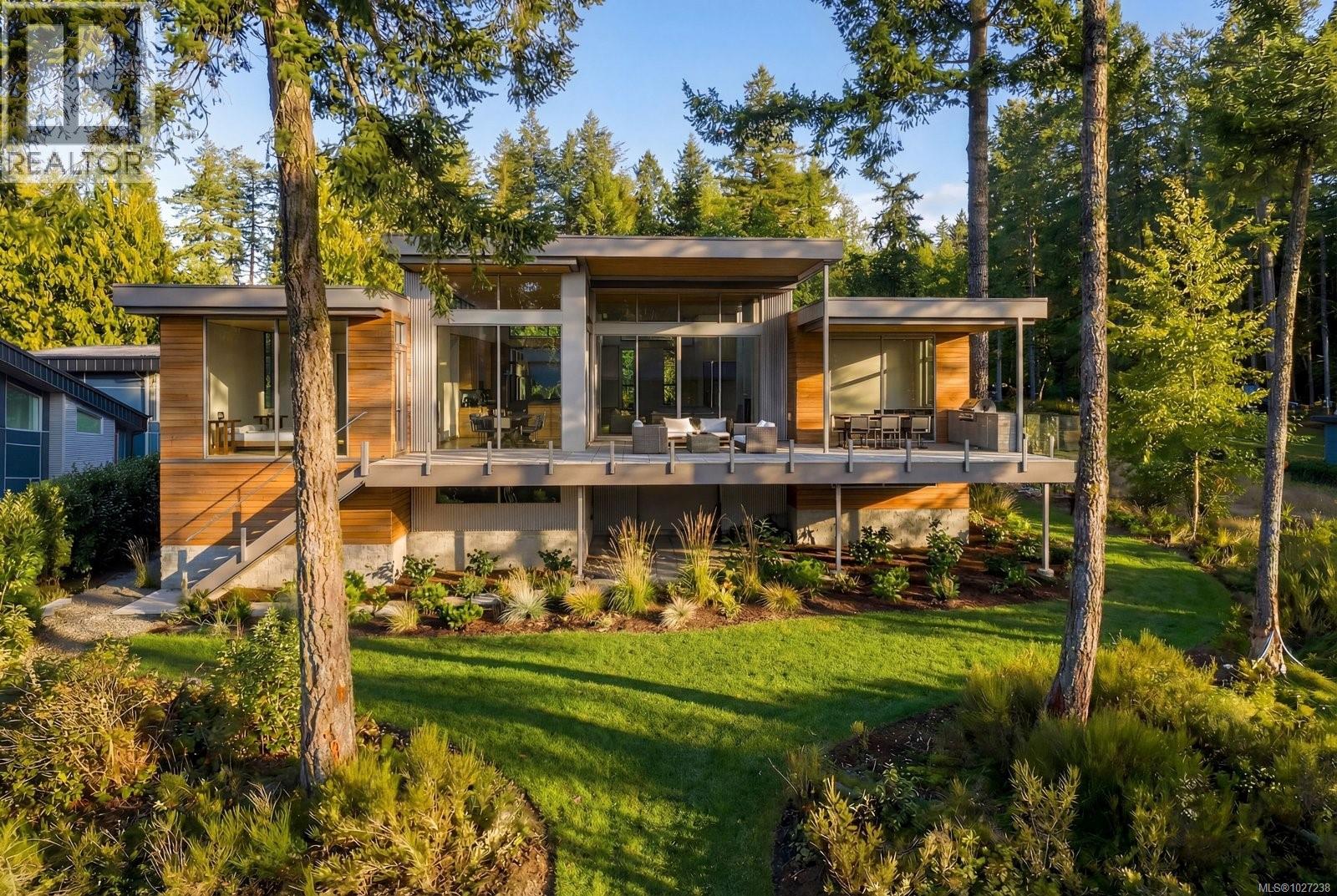  770 Lands End Road, North Saanich