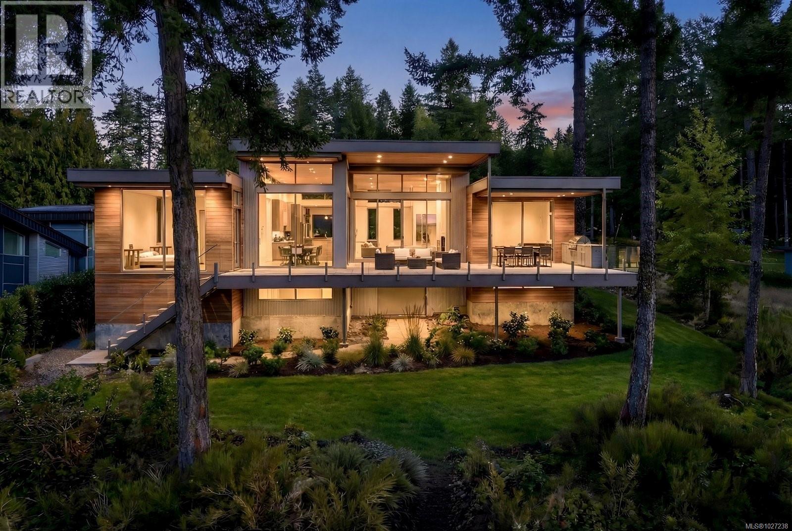  770 Lands End Road, North Saanich