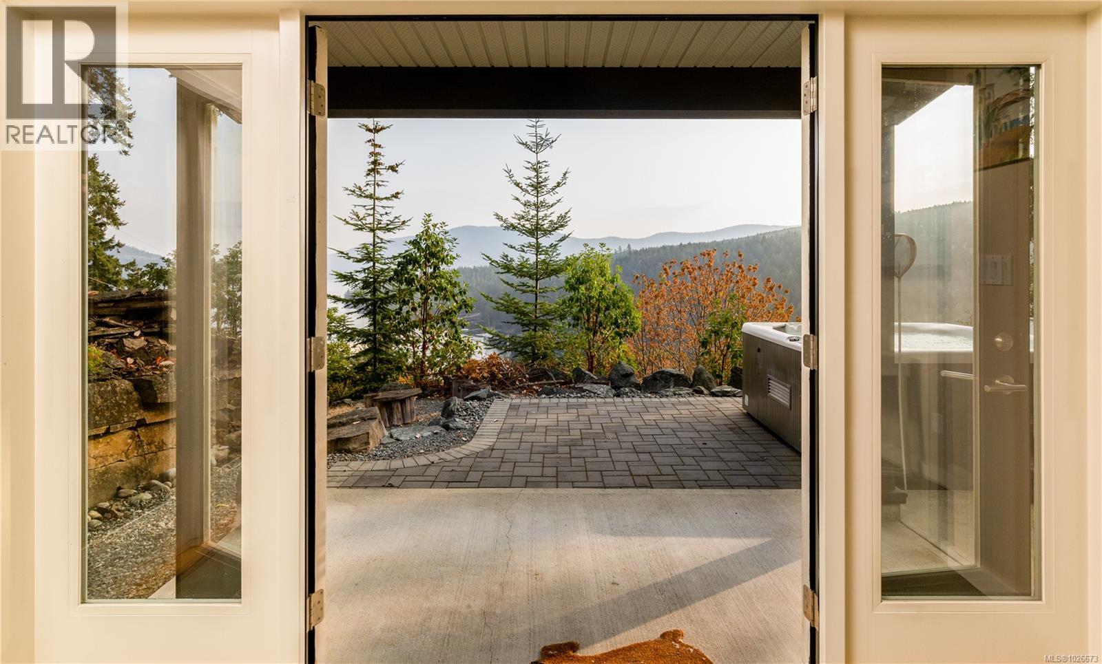 6088 Genoa Bay Rd - 14