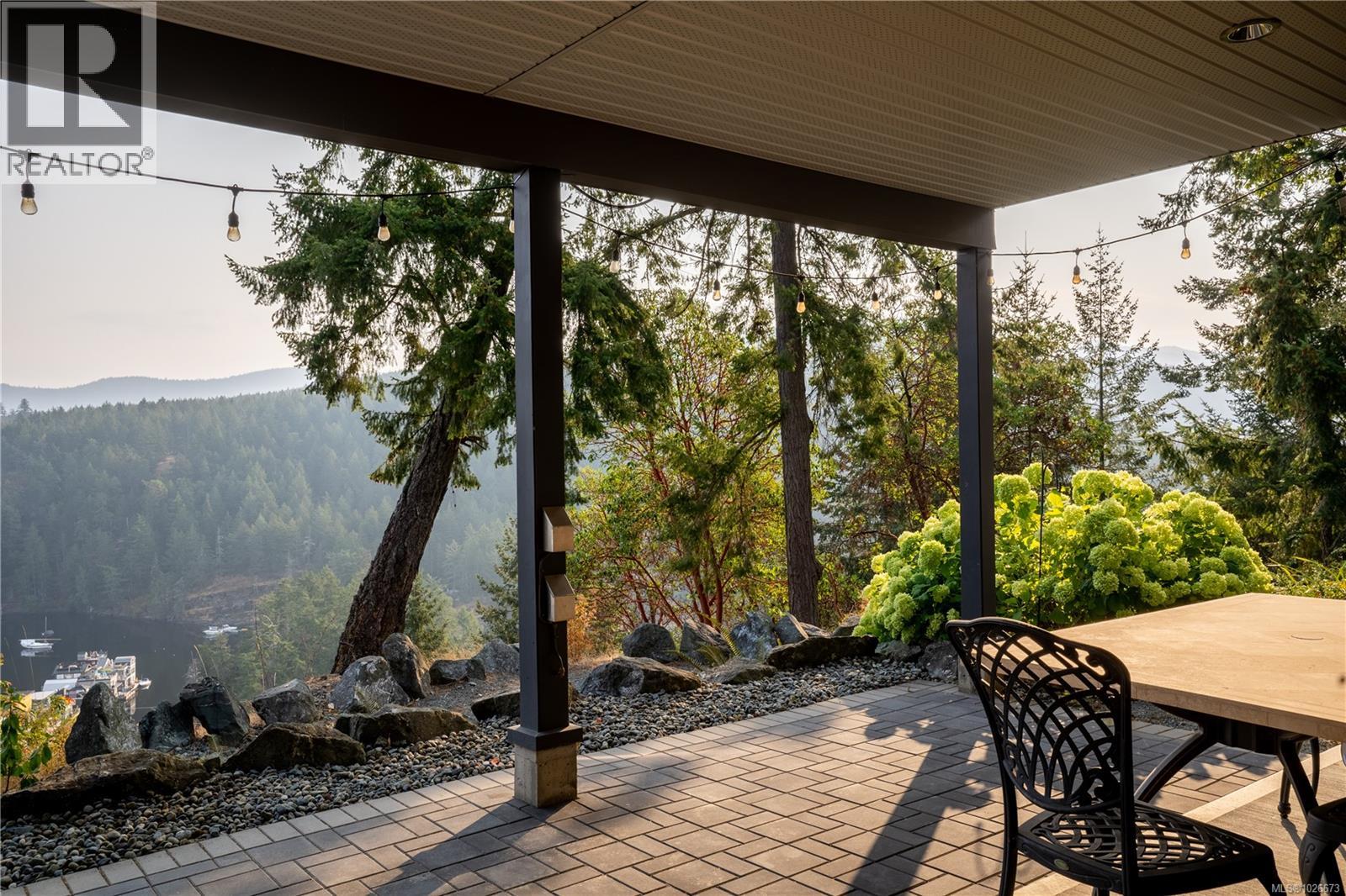 6088 Genoa Bay Rd - 18