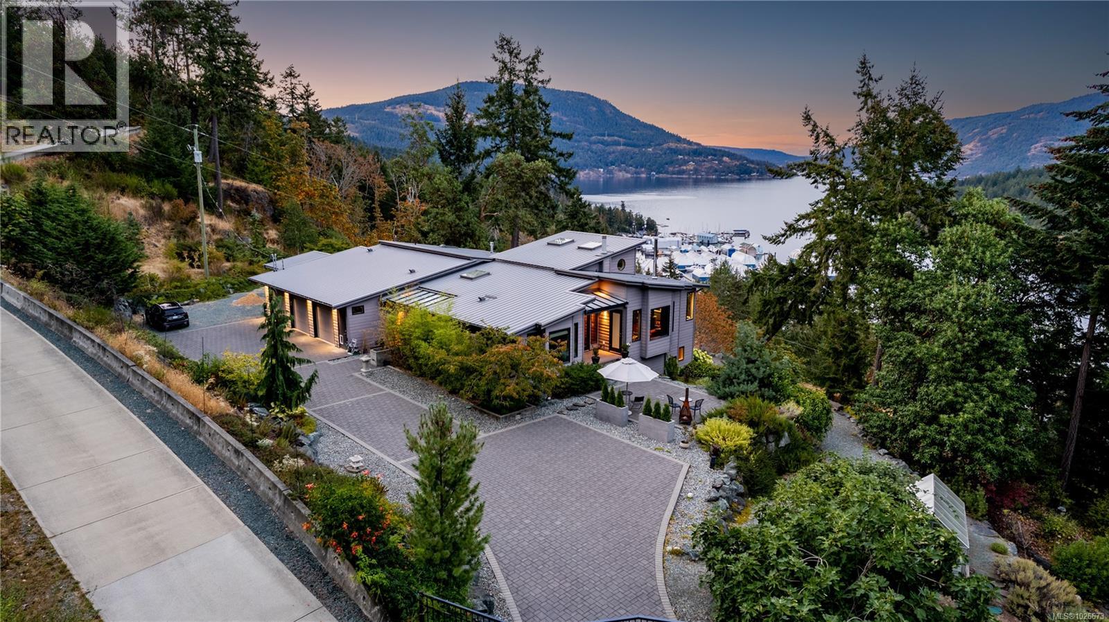 6088 Genoa Bay Rd - 6
