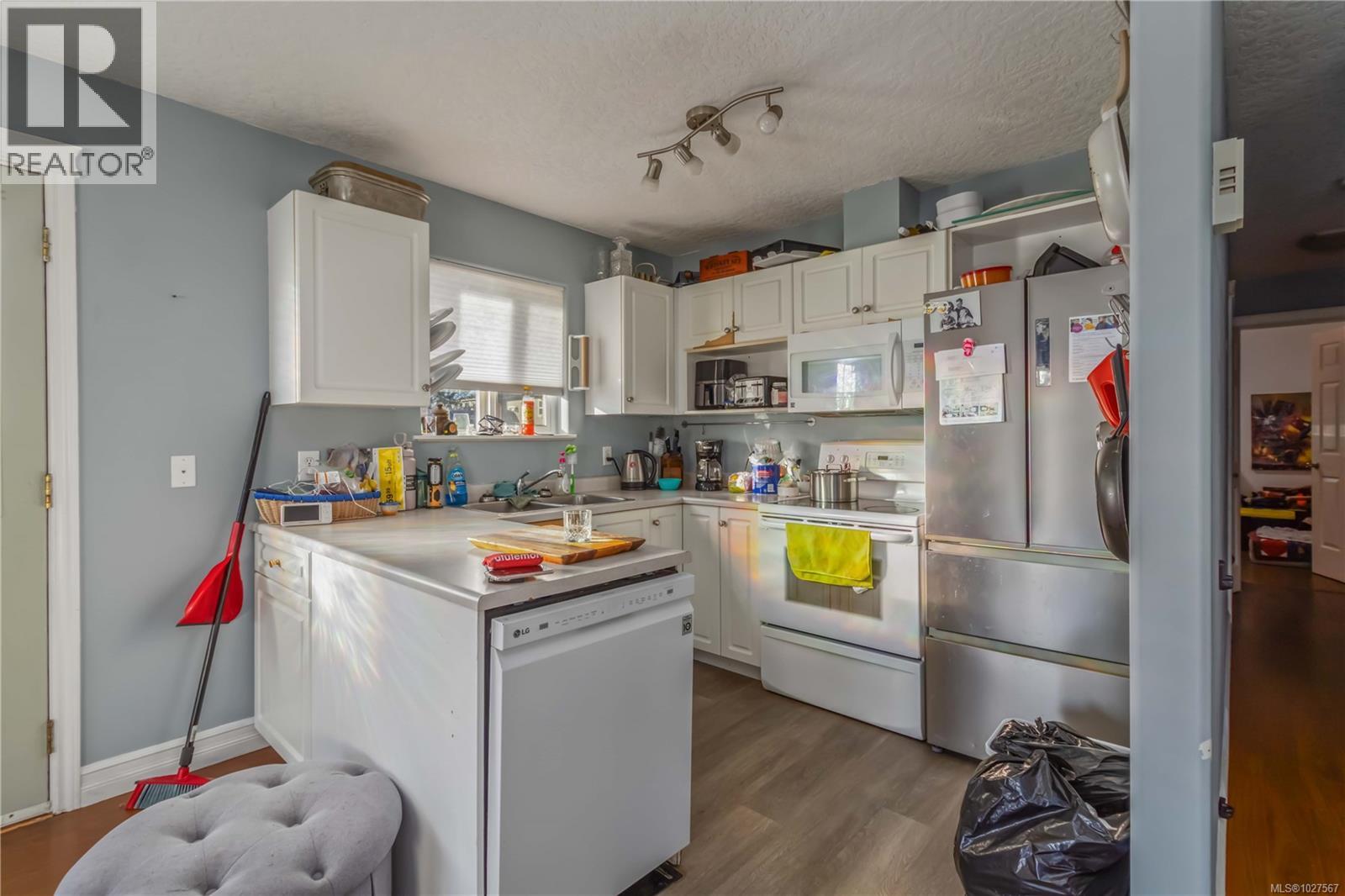  2562 Wentwich Road, Langford