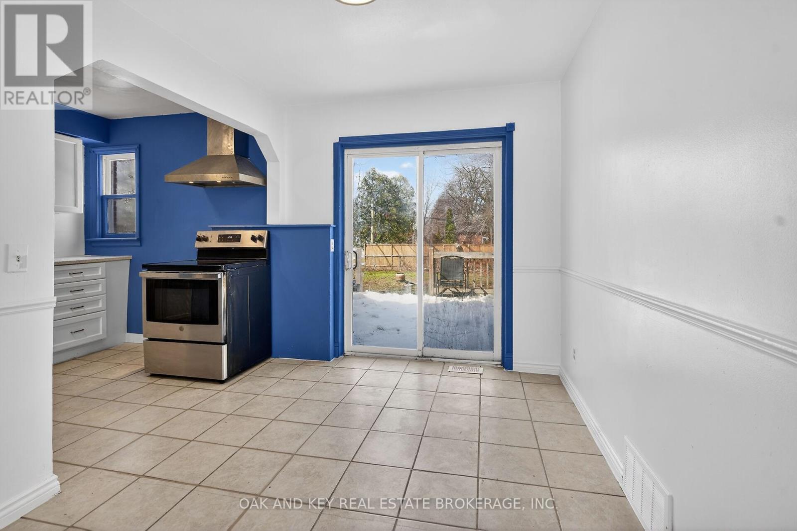 1878 CHURCHILL AVENUE - 12