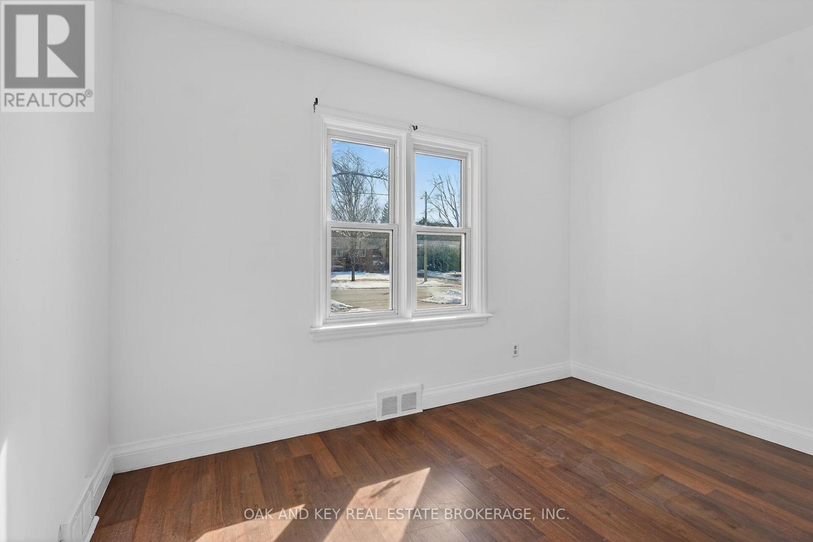 1878 CHURCHILL AVENUE - 19