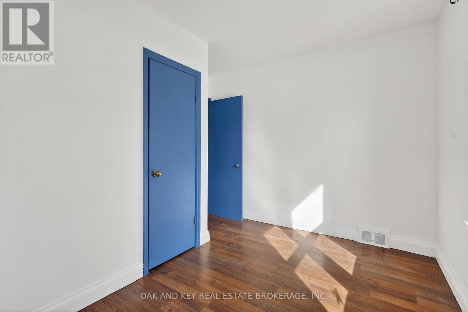 1878 CHURCHILL AVENUE - 20