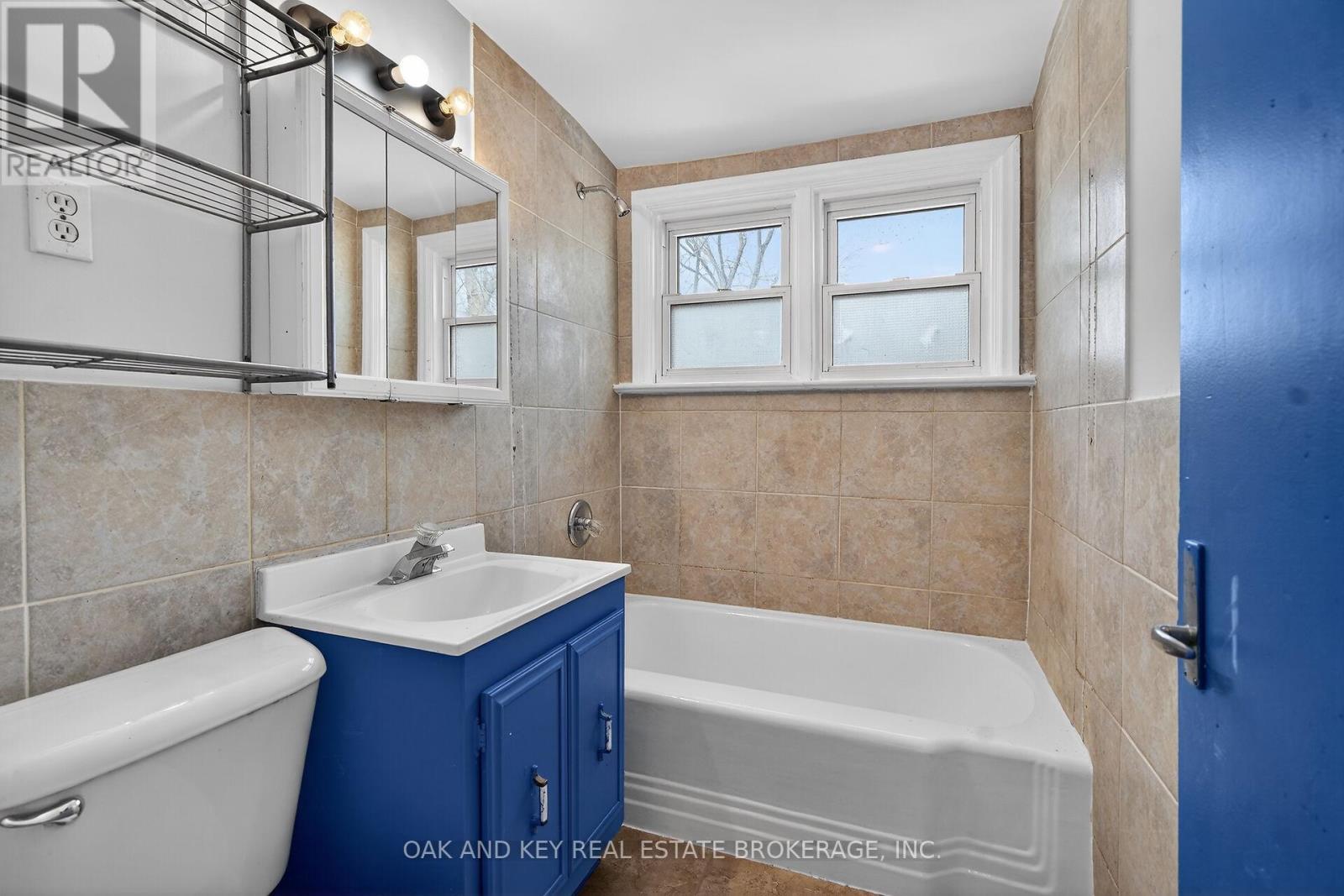 1878 CHURCHILL AVENUE — photo 28