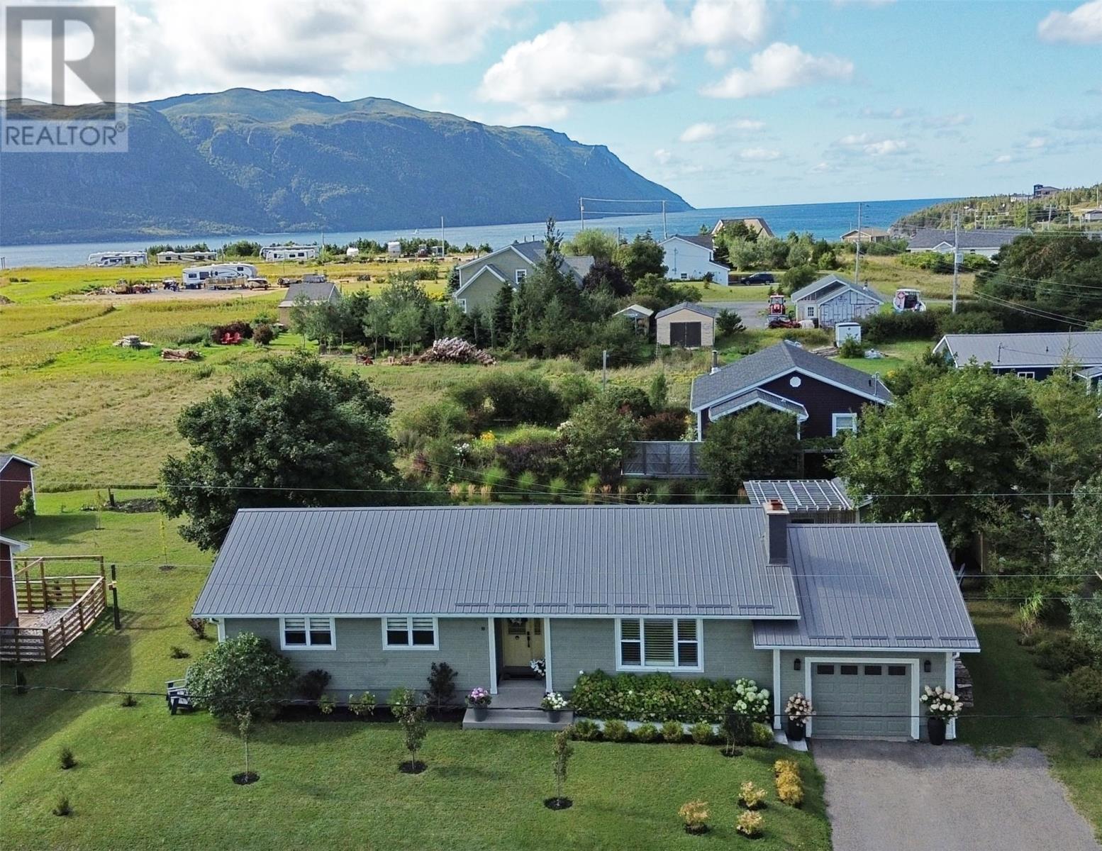 10 Budgen's Cove Road - 1