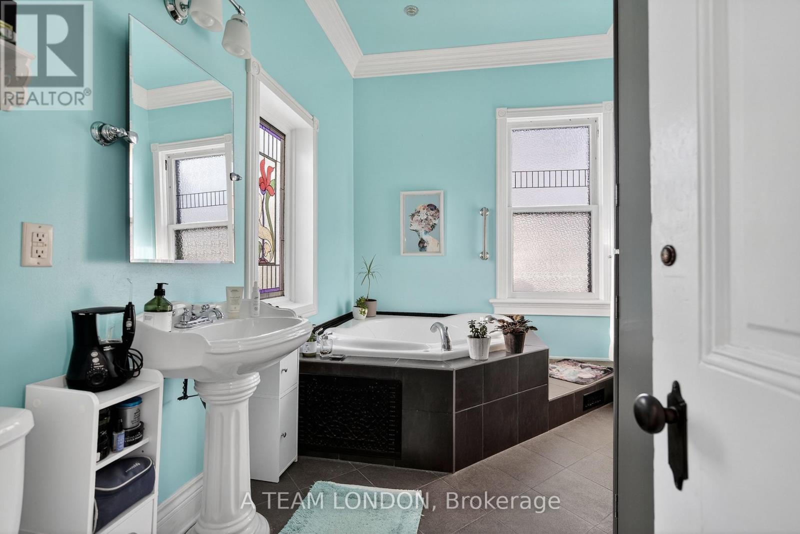 307 RIDOUT STREET S - 30