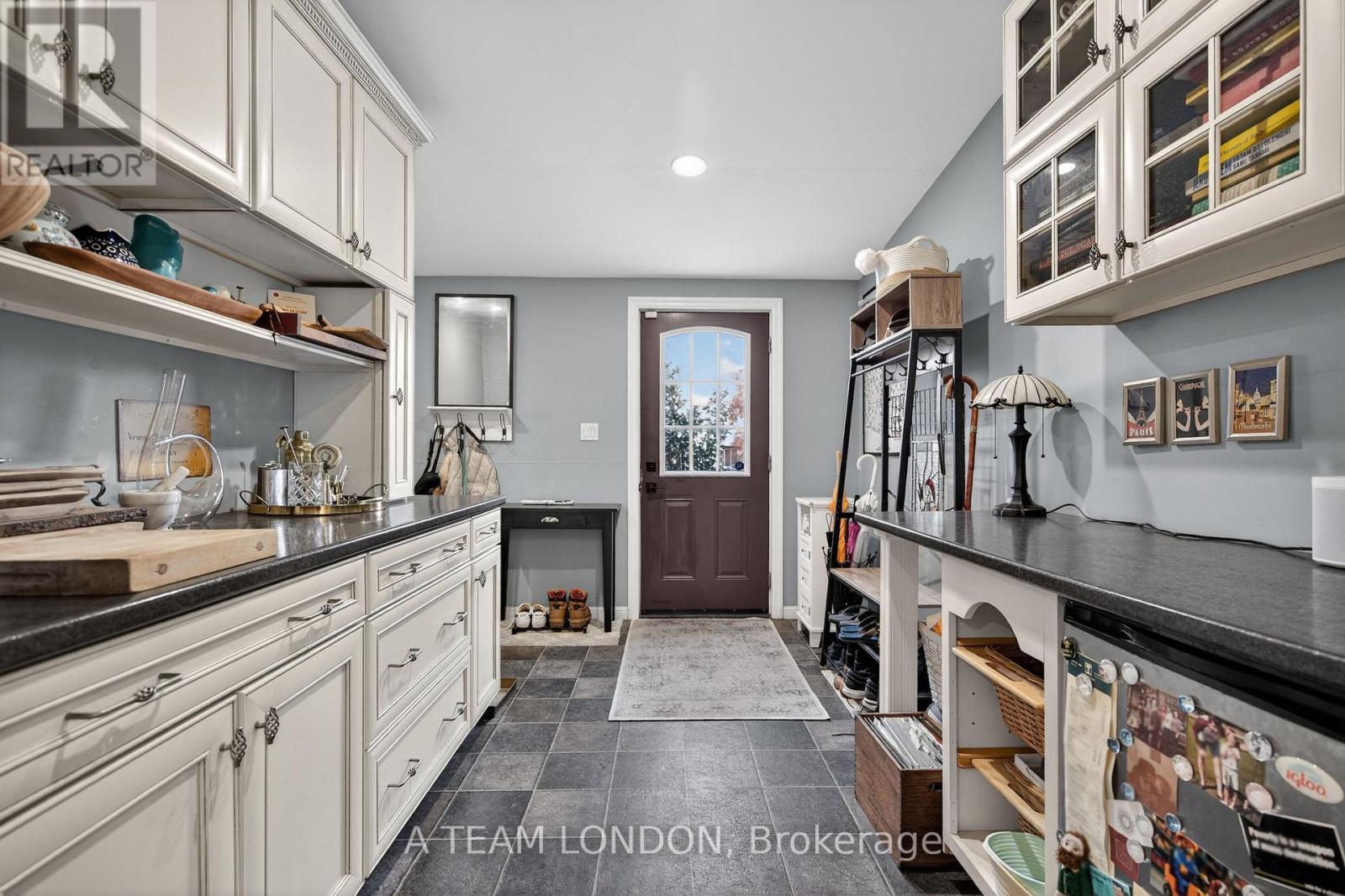 307 RIDOUT STREET S - 19