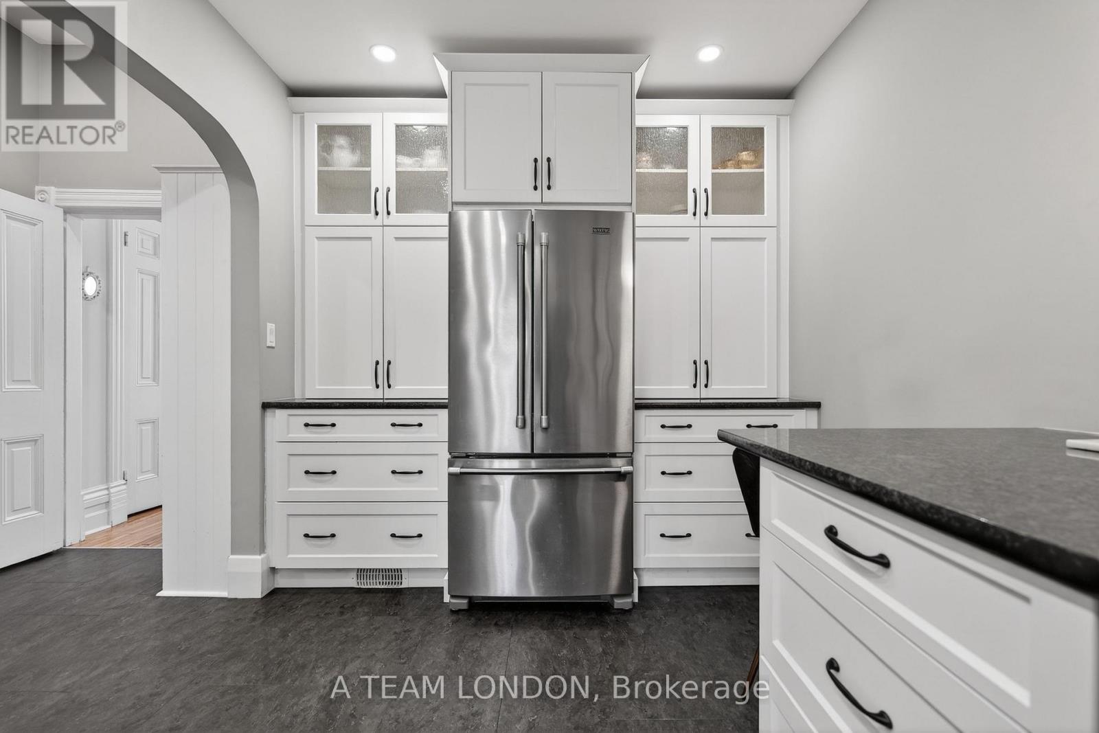 307 RIDOUT STREET S - 17