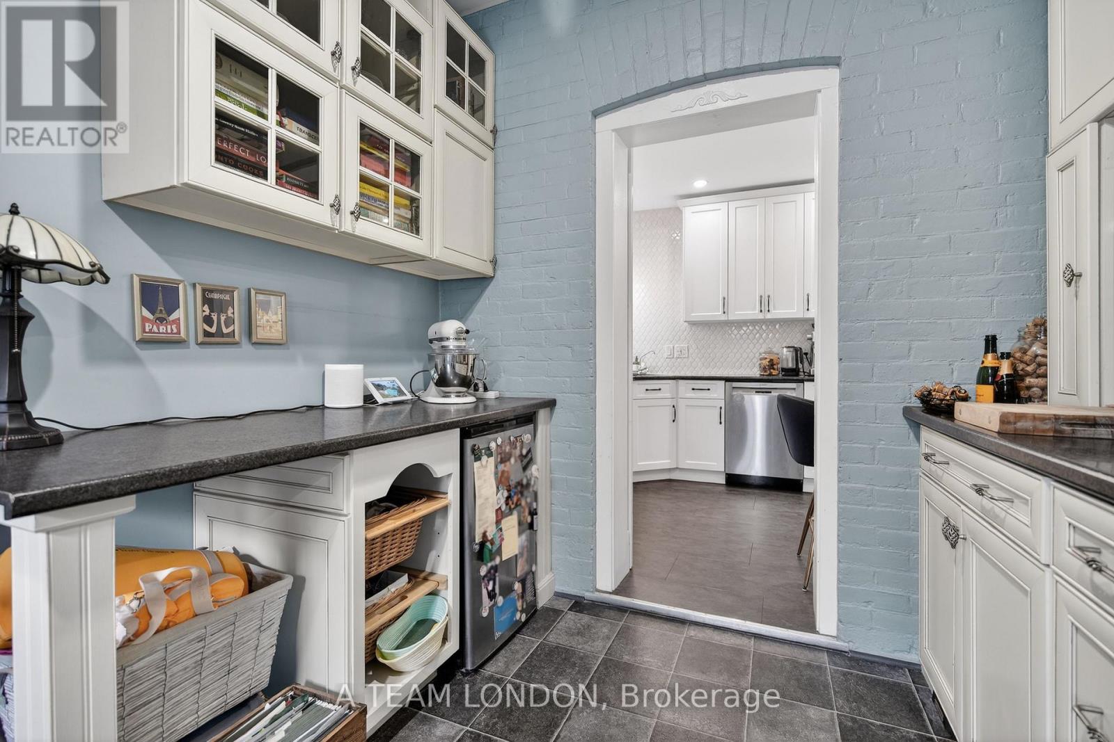 307 RIDOUT STREET S - 20