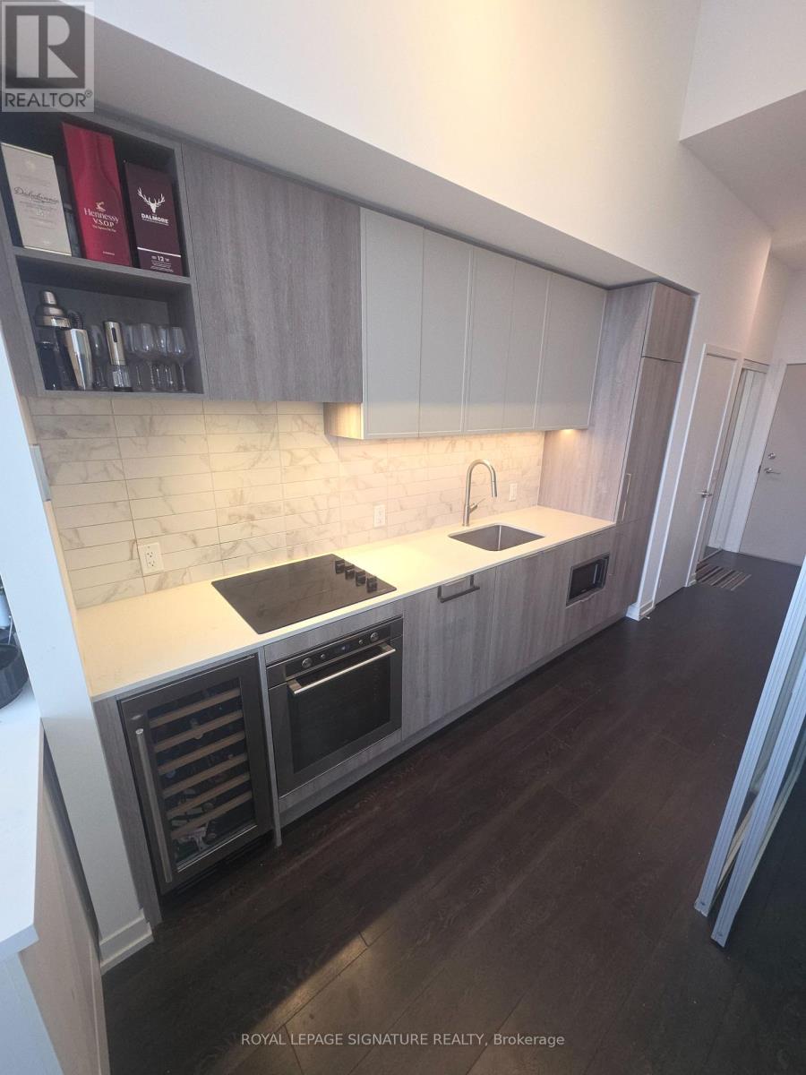 #210 2020 BATHURST STREET - 10