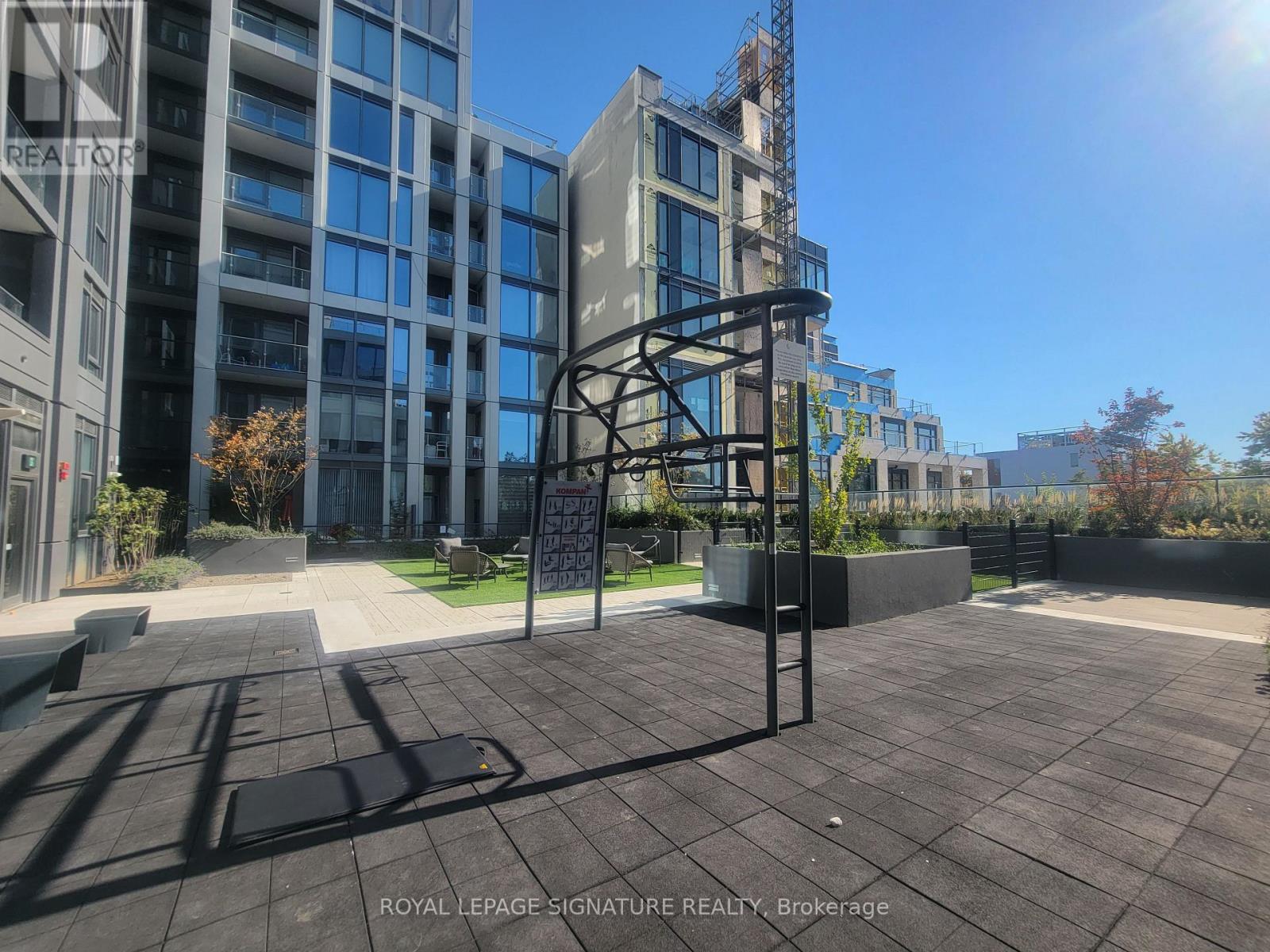 #210 2020 BATHURST STREET - 20