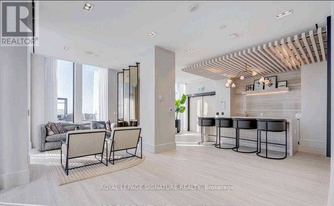 #210 2020 BATHURST STREET - 24