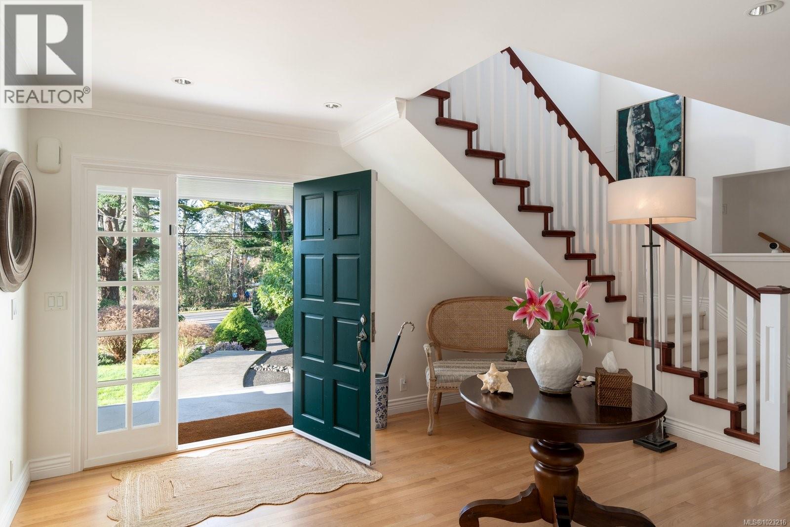  2944 Tudor Avenue, Saanich