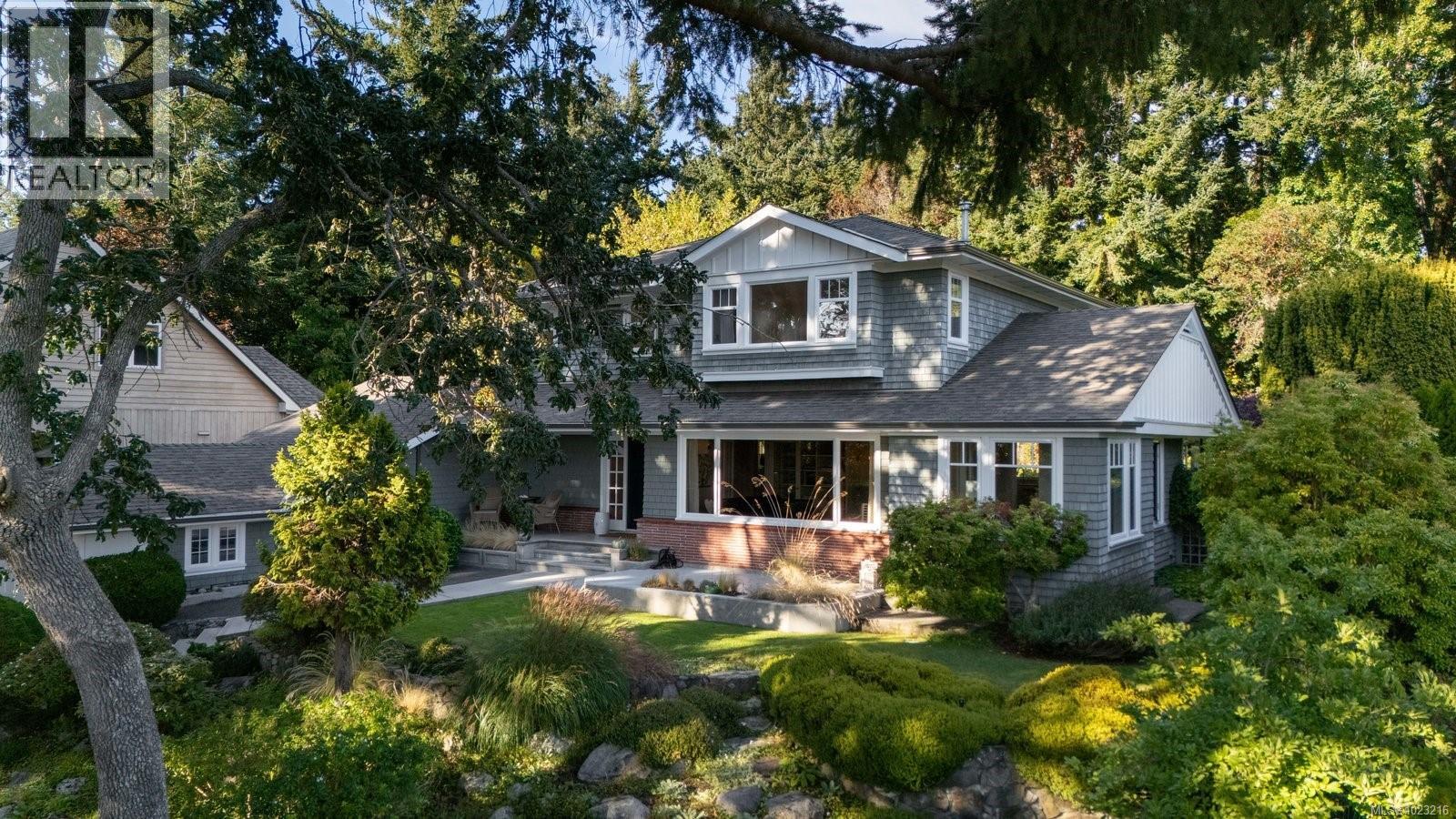  2944 Tudor Avenue, Saanich