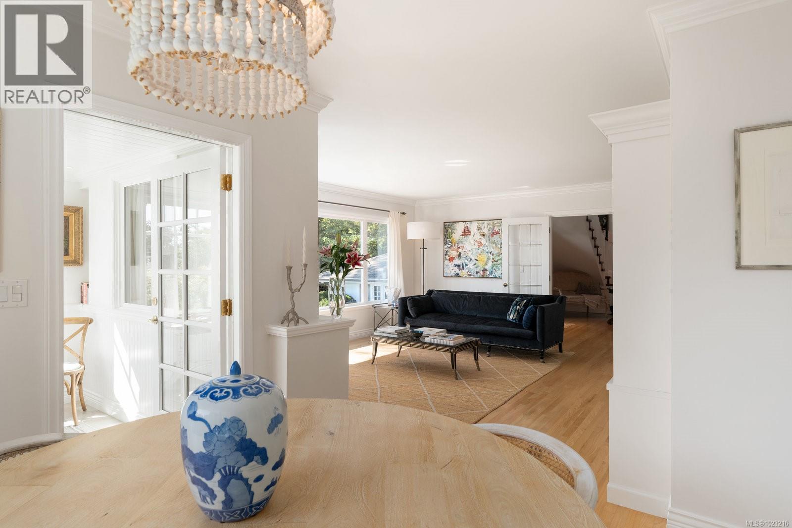  2944 Tudor Avenue, Saanich