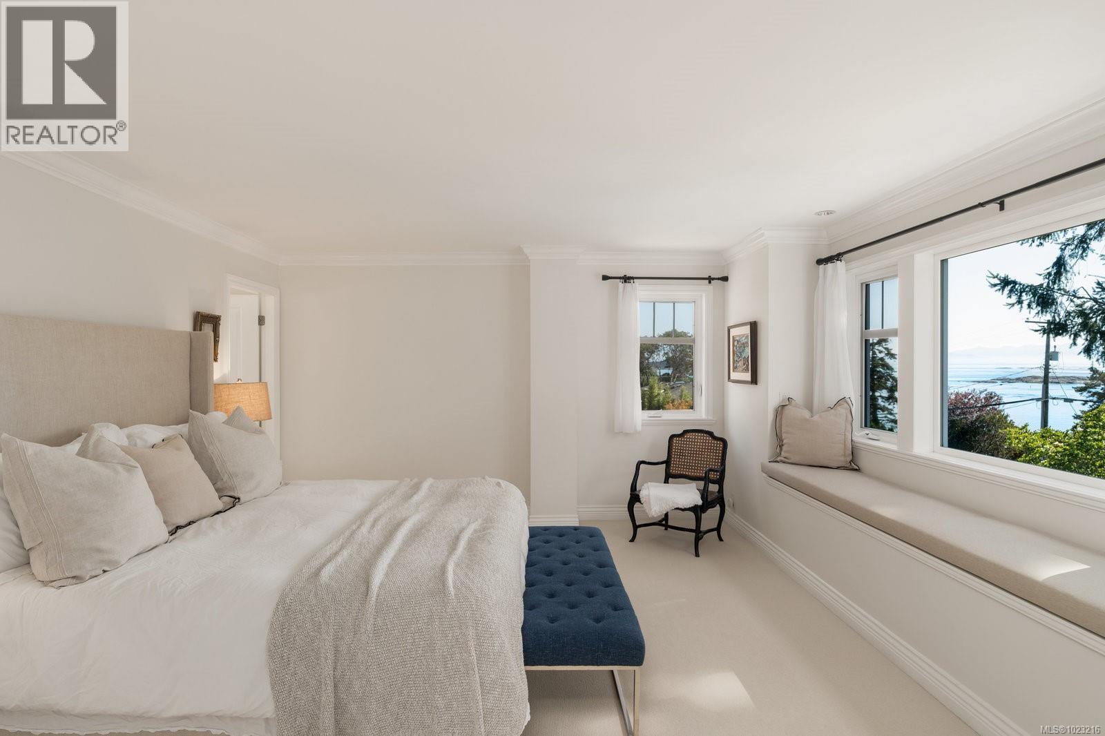  2944 Tudor Avenue, Saanich