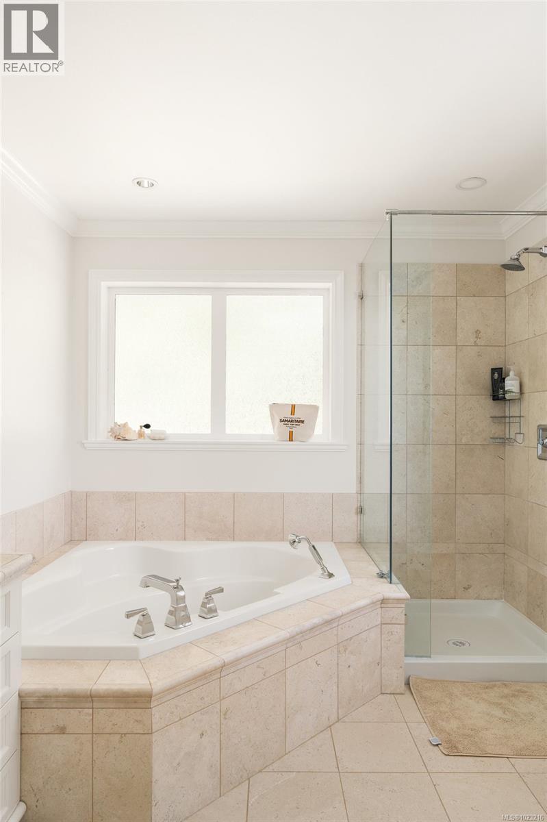  2944 Tudor Avenue, Saanich