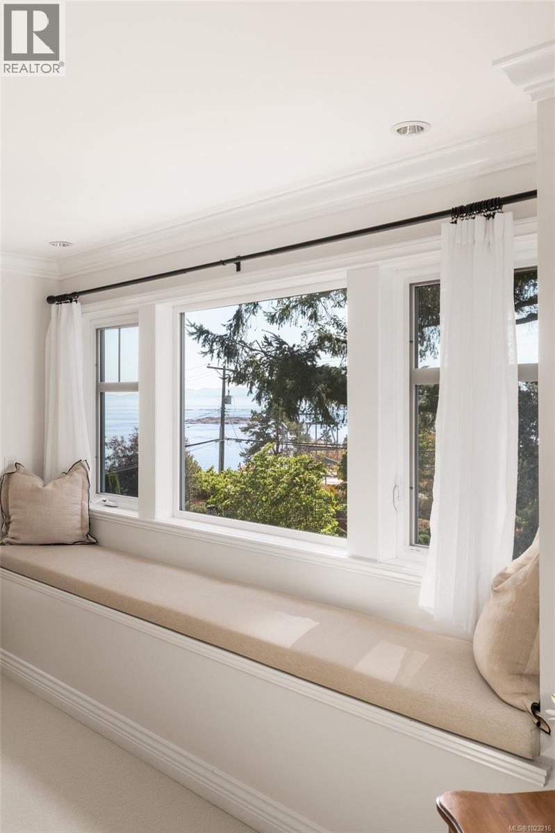  2944 Tudor Avenue, Saanich