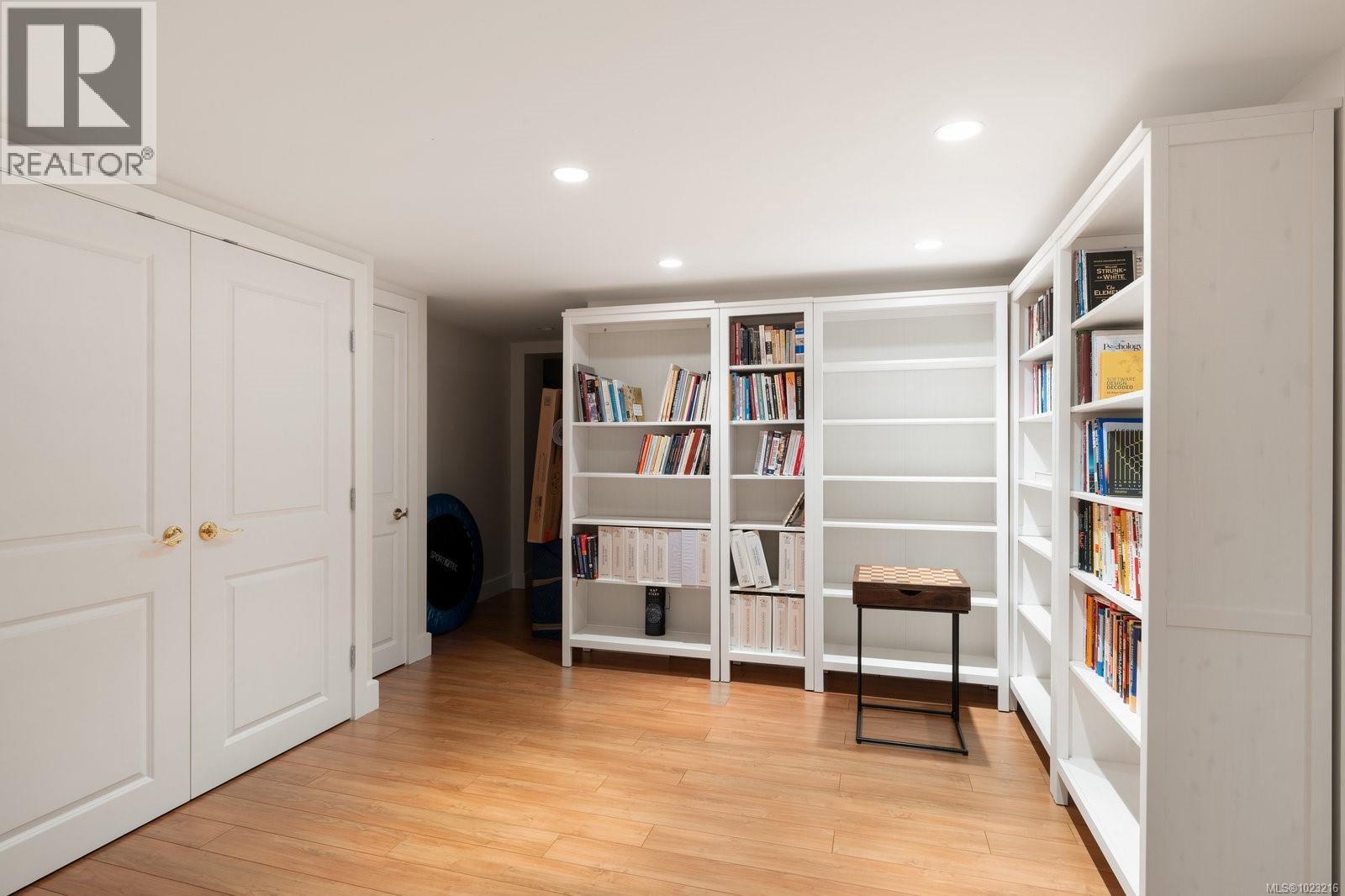  2944 Tudor Avenue, Saanich