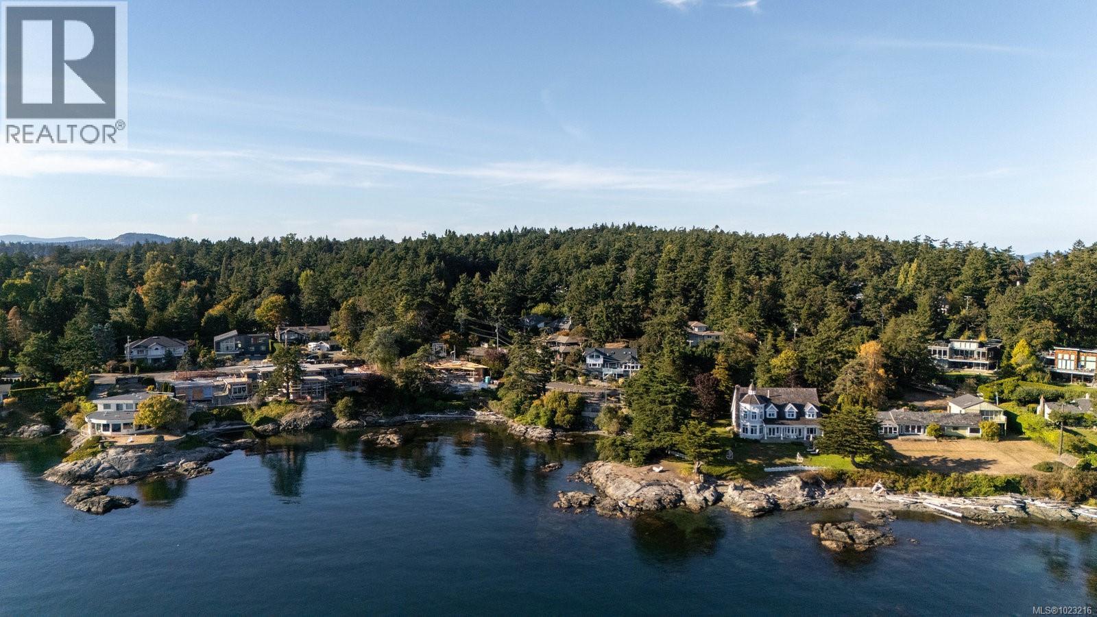  2944 Tudor Avenue, Saanich